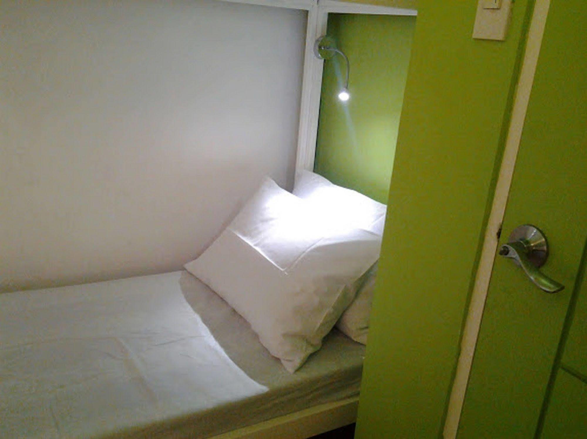 Crossroads Hostel Manila Mandaluyong Exteriér fotografie