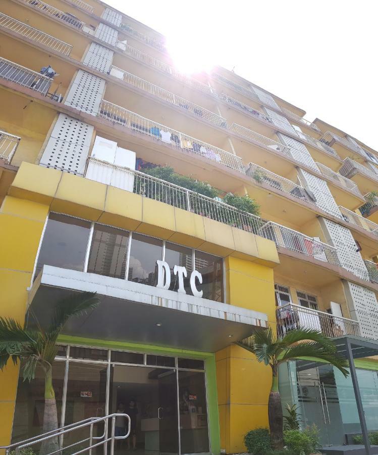 Crossroads Hostel Manila Mandaluyong Exteriér fotografie